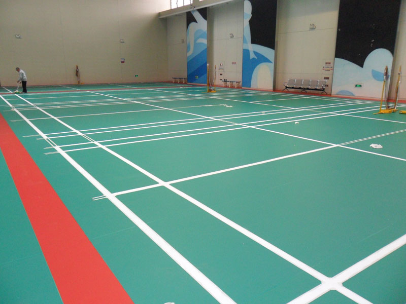 加厚水晶沙羽毛球場地地膠PVC運(yùn)動環(huán)保地板專業(yè)高端定制塑膠地墊