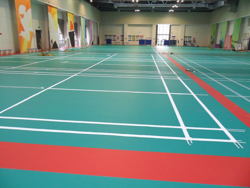 戶外籃球場運(yùn)動地膠 塑膠環(huán)保耐磨阻燃防滑緩沖回彈籃球館PVC地板膠生產(chǎn)廠家