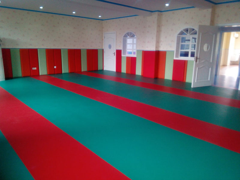 石家莊辛集久圳PVC運(yùn)動地板 乒乓球羽毛球籃球運(yùn)動地膠 健身房耐磨地板膠廠家